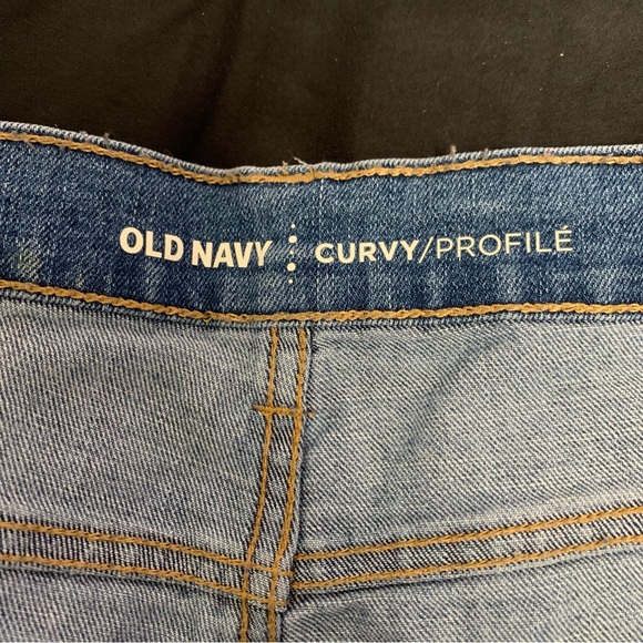 Old Navy Curvy Jean Shorts - Picture 3 of 4